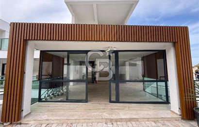 Çeşme'de Denize Sıfır Özel Plajlı ve Havuzlu 1+1 Daire