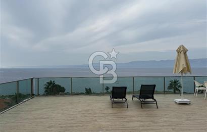 Çeşme'de Denize Sıfır Özel Plajlı ve Havuzlu 1+1 Daire