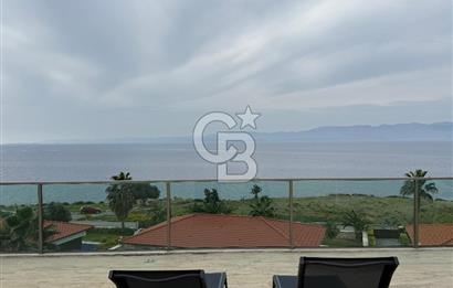 Çeşme'de Denize Sıfır Özel Plajlı ve Havuzlu 1+1 Daire