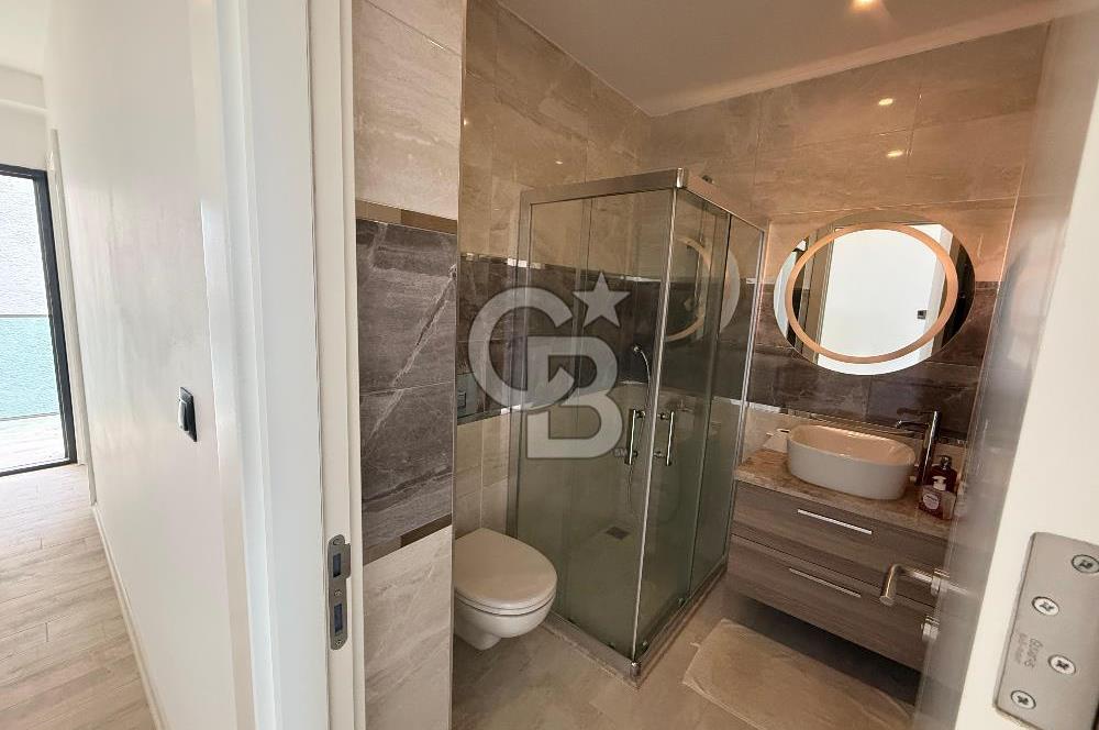 Çeşme'de Denize Sıfır Özel Plajlı ve Havuzlu 1+1 Daire