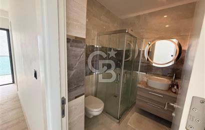 Çeşme'de Denize Sıfır Özel Plajlı ve Havuzlu 1+1 Daire