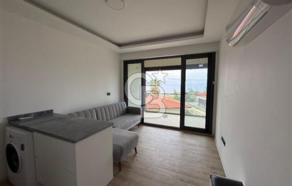 Çeşme'de Denize Sıfır Özel Plajlı ve Havuzlu 1+1 Daire