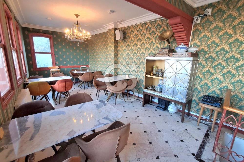 Balat'ta ana cadde üzerinde, deniz manzaralı devren kiralık cafe & restaurant