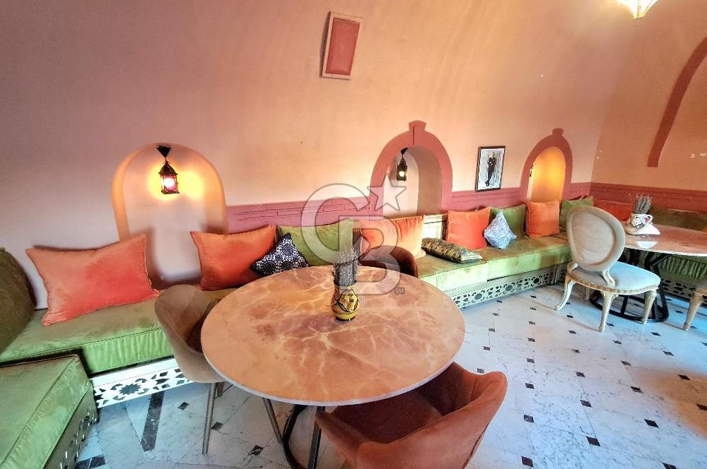 Balat'ta ana cadde üzerinde, deniz manzaralı devren kiralık cafe & restaurant