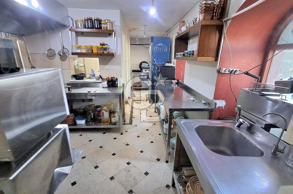 Balat'ta ana cadde üzerinde, deniz manzaralı devren kiralık cafe & restaurant