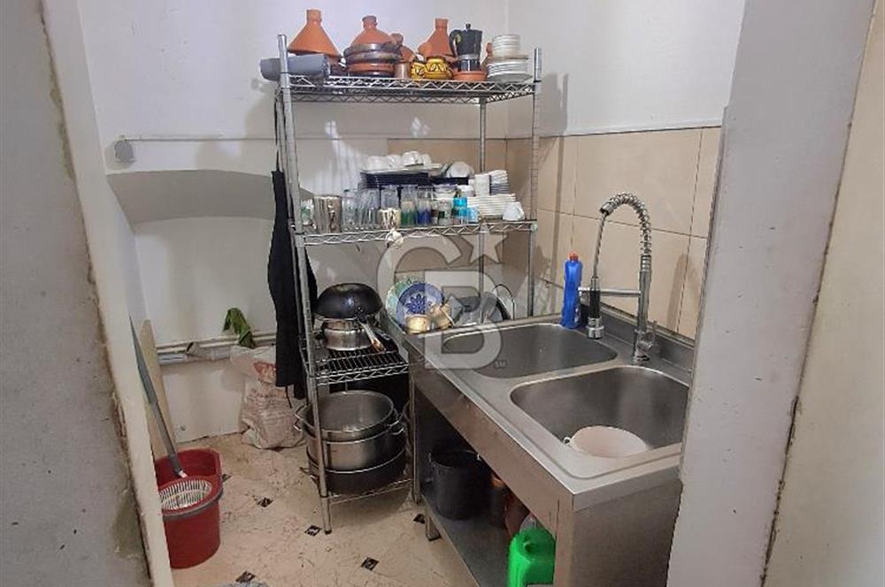 Balat'ta ana cadde üzerinde, deniz manzaralı devren kiralık cafe & restaurant