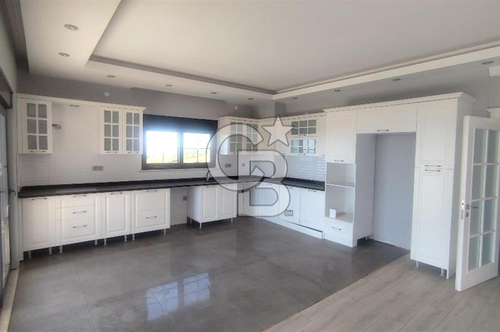 Alanya İncekumda Deniz Manzaralı Müstakil 7+3 Havuzlu Villa 