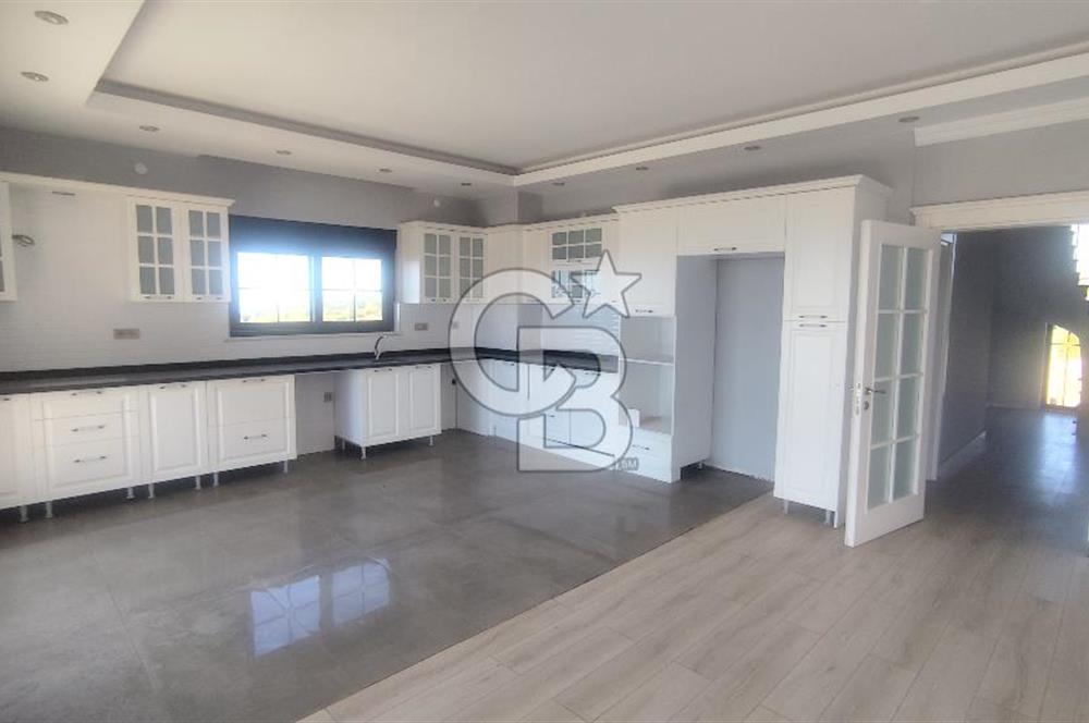 Alanya İncekumda Deniz Manzaralı Müstakil 7+3 Havuzlu Villa 