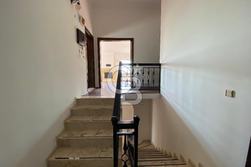 Bornova Yakaköy Doktorlar Sitesinde 5+1 Dubleks Kiralık Villa