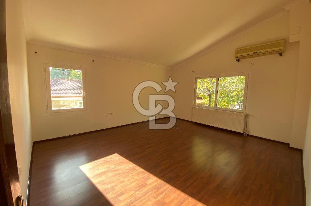 Bornova Yakaköy Doktorlar Sitesinde 5+1 Dubleks Kiralık Villa