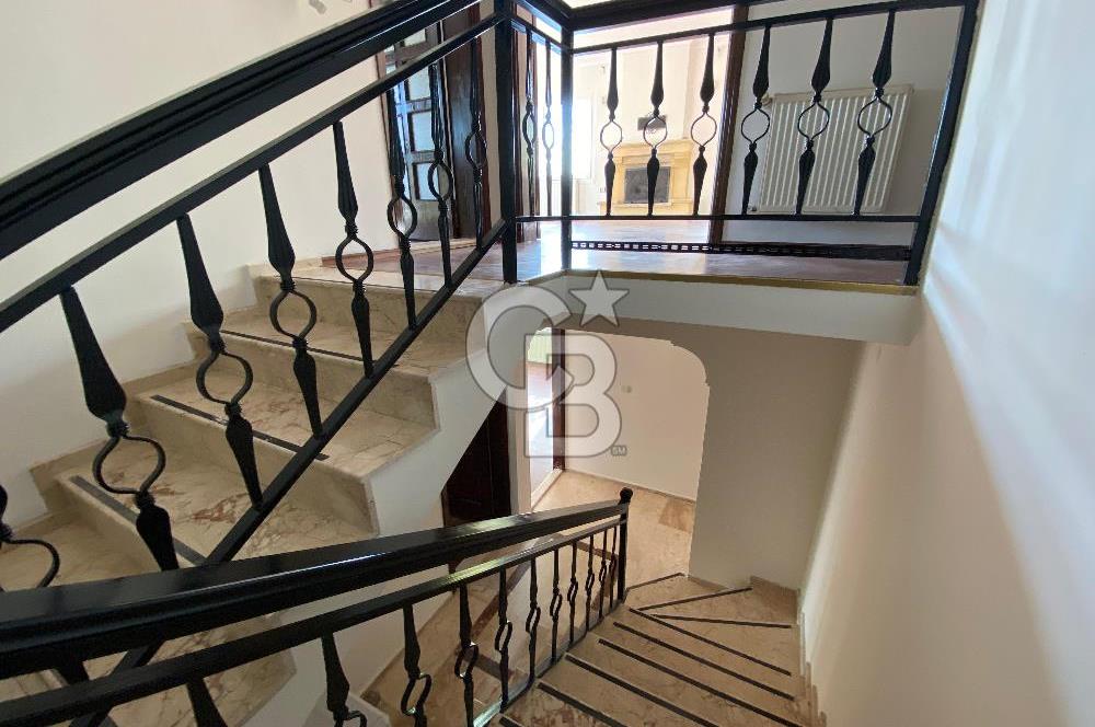 Bornova Yakaköy Doktorlar Sitesinde 5+1 Dubleks Kiralık Villa