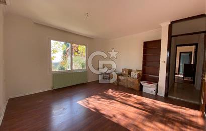 Bornova Yakaköy Doktorlar Sitesinde 5+1 Dubleks Kiralık Villa