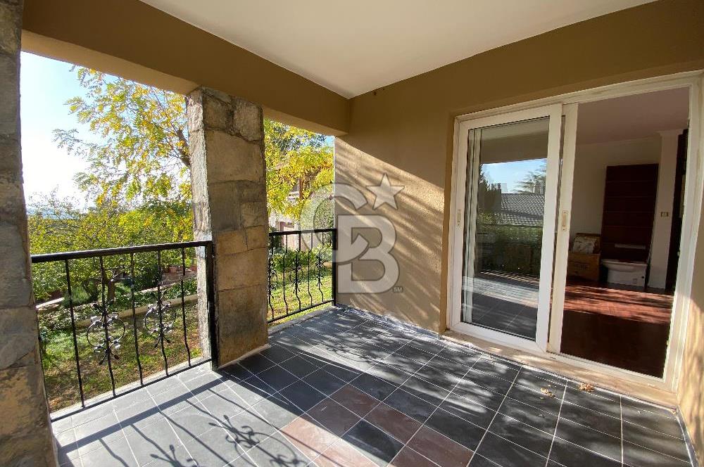 Bornova Yakaköy Doktorlar Sitesinde 5+1 Dubleks Kiralık Villa