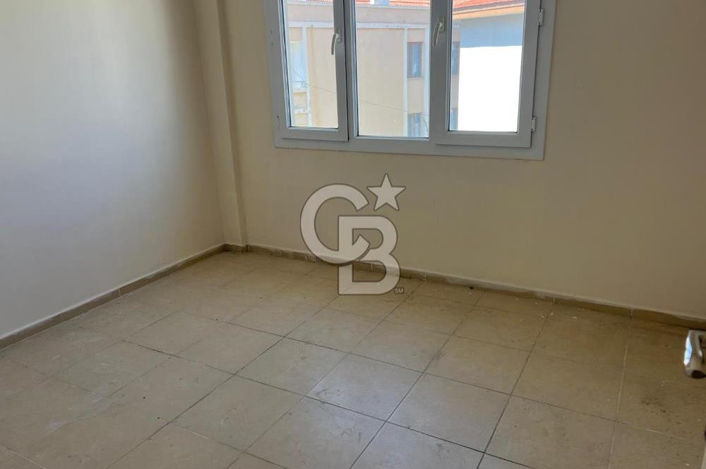 Yenifoça Ana Cadde Üzeri Merkezi Konumda 3+1 Kiralık Daire