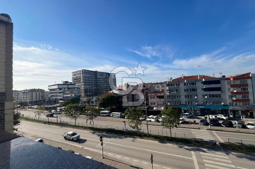 LAPSEKİ AYDOĞAN PLAZA’DA ANAYOLA CEPHE  MERKEZİ KONUM  TERASLI GENİŞ 3+1 SATILIK DAİRE