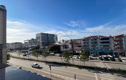 LAPSEKİ AYDOĞAN PLAZA’DA ANAYOLA CEPHE  MERKEZİ KONUM  TERASLI GENİŞ 3+1 SATILIK DAİRE