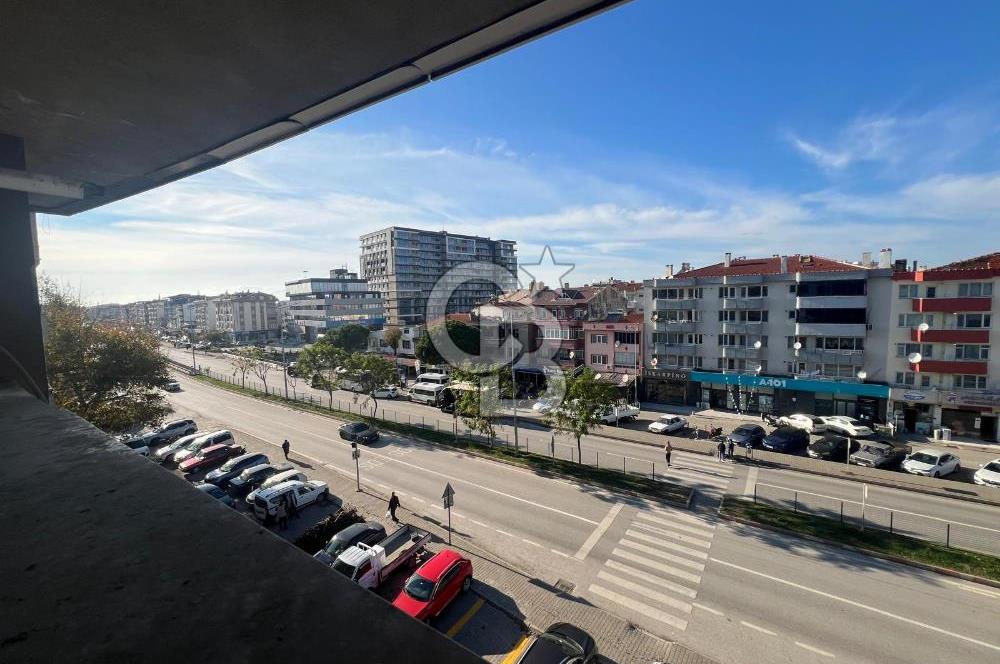 LAPSEKİ AYDOĞAN PLAZA’DA ANAYOLA CEPHE  MERKEZİ KONUM  TERASLI GENİŞ 3+1 SATILIK DAİRE