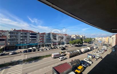 LAPSEKİ AYDOĞAN PLAZA’DA ANAYOLA CEPHE  MERKEZİ KONUM  TERASLI GENİŞ 3+1 SATILIK DAİRE