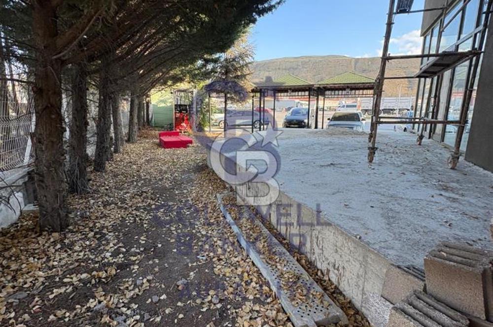 SAMSUN YOLU ÜZERİNDE BENZİN İSTASYONU İÇİNDE 350 m² KİRALIK DÜKKAN