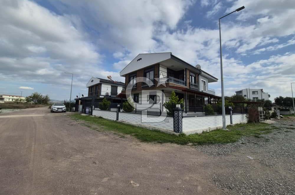Ayvalık Altınova'da 3+1 Satılık Villa