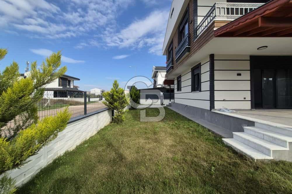 Ayvalık Altınova'da 3+1 Satılık Villa