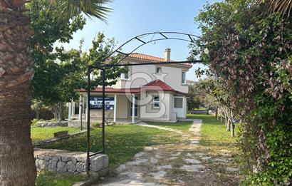 Urla Kuşçular'da Yeşiloba Sitesinde Kiralık 3+1  içi yenilenmiş beyaz eşya dahil, şömineli  müstakil villa 