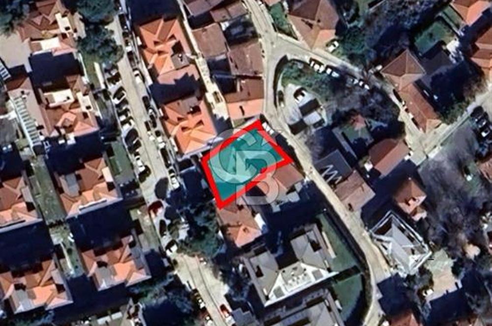 Küçük Çamlıcada, Bulgurlu caddesine çok yakın, yatırımlık arsa.