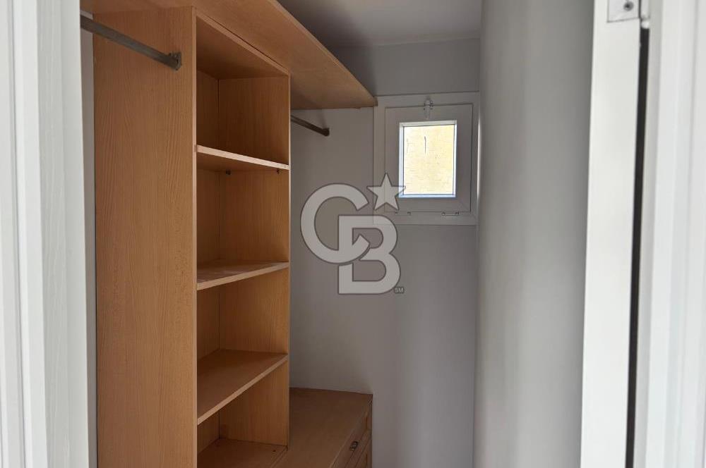 Urla Kuşçular'da Yeşiloba Sitesinde Kiralık 3+1  içi yenilenmiş beyaz eşya dahil, şömineli  müstakil villa 