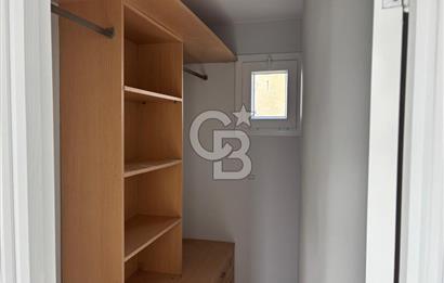 Urla Kuşçular'da Yeşiloba Sitesinde Kiralık 3+1  içi yenilenmiş beyaz eşya dahil, şömineli  müstakil villa 