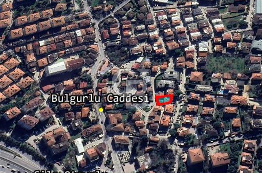 Küçük Çamlıcada, Bulgurlu caddesine çok yakın, yatırımlık arsa.