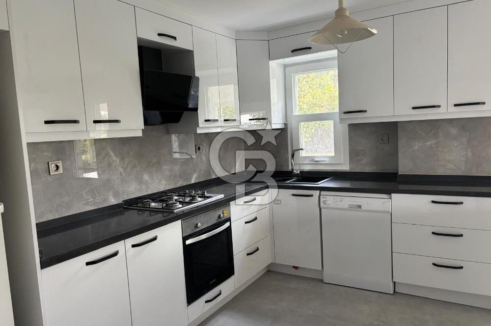 Urla Kuşçular'da Yeşiloba Sitesinde Kiralık 3+1  içi yenilenmiş beyaz eşya dahil, şömineli  müstakil villa 