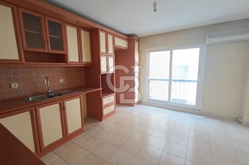 Karşıyaka Girne Caddesi Üzeri Satılık 4+1 Boş Daire