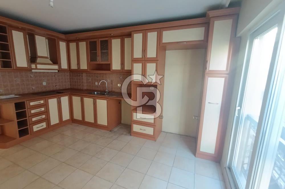 Karşıyaka Girne Caddesi Üzeri Satılık 4+1 Boş Daire