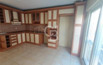 Karşıyaka Girne Caddesi Üzeri Satılık 4+1 Boş Daire