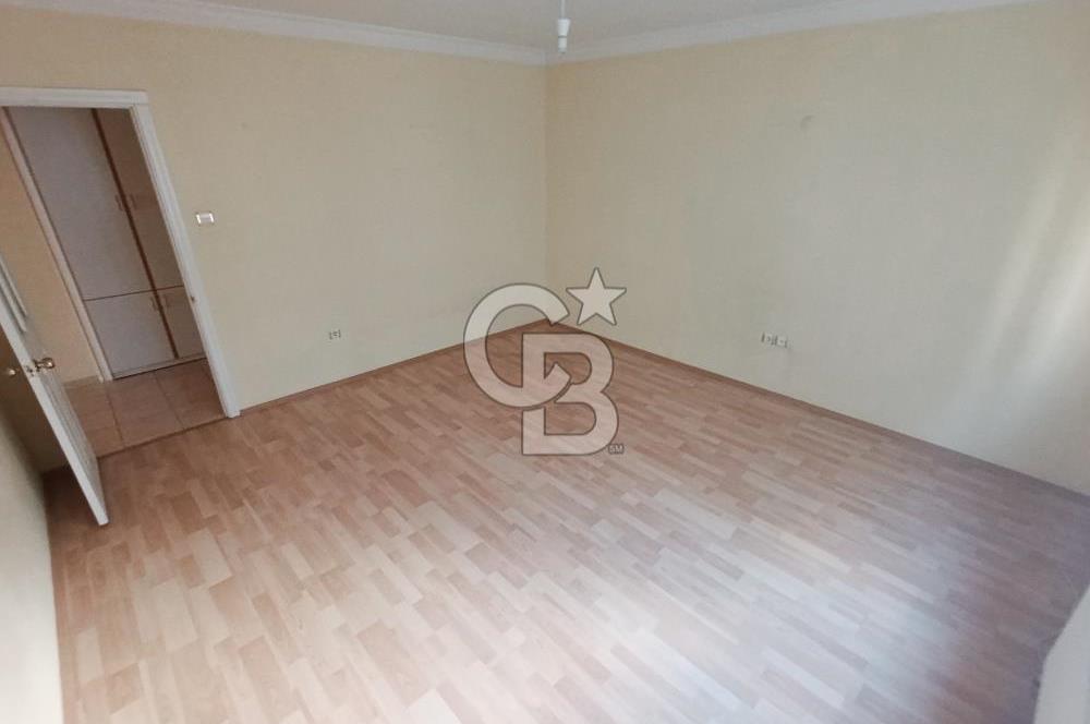 Karşıyaka Girne Caddesi Üzeri Satılık 4+1 Boş Daire