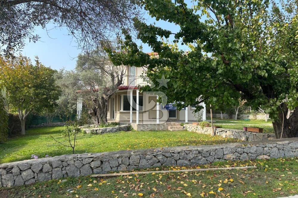 Urla Kuşçular'da Yeşiloba Sitesinde Kiralık 3+1  içi yenilenmiş beyaz eşya dahil, şömineli  müstakil villa 