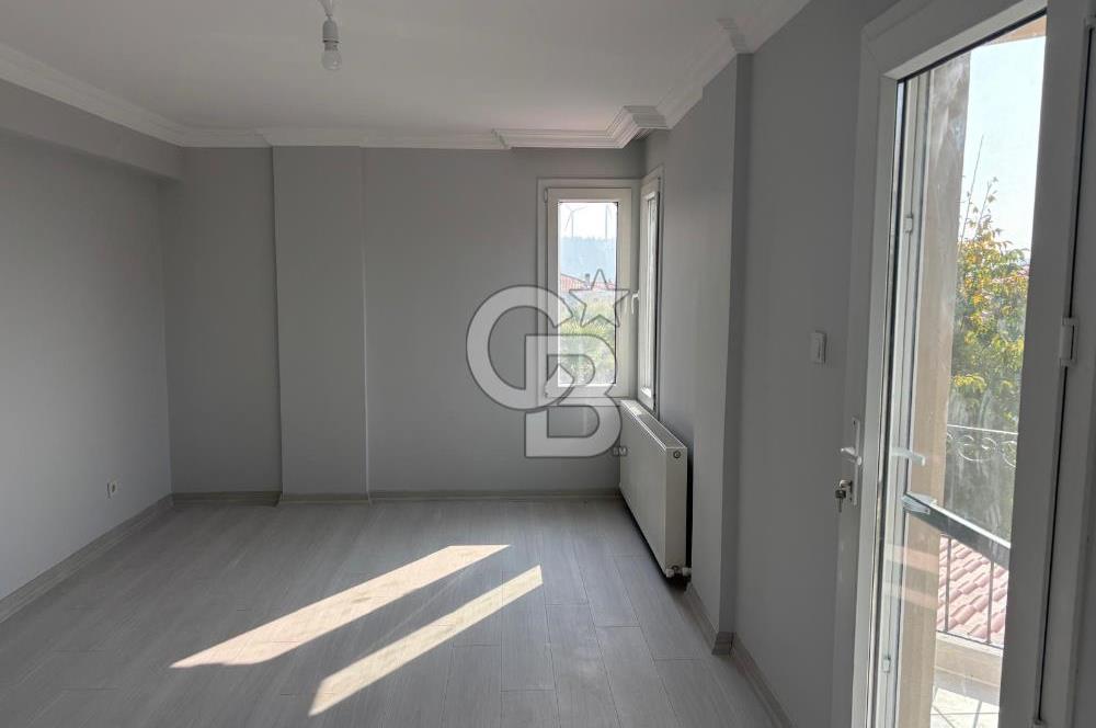 Urla Kuşçular'da Yeşiloba Sitesinde Kiralık 3+1  içi yenilenmiş beyaz eşya dahil, şömineli  müstakil villa 