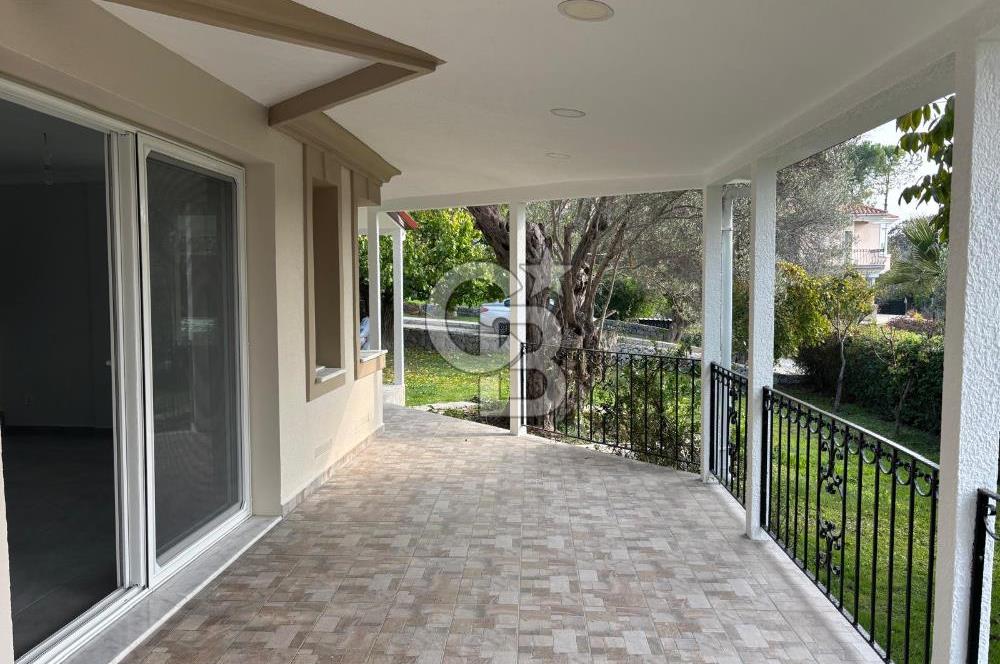 Urla Kuşçular'da Yeşiloba Sitesinde Kiralık 3+1  içi yenilenmiş beyaz eşya dahil, şömineli  müstakil villa 