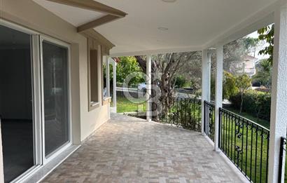 Urla Kuşçular'da Yeşiloba Sitesinde Kiralık 3+1  içi yenilenmiş beyaz eşya dahil, şömineli  müstakil villa 
