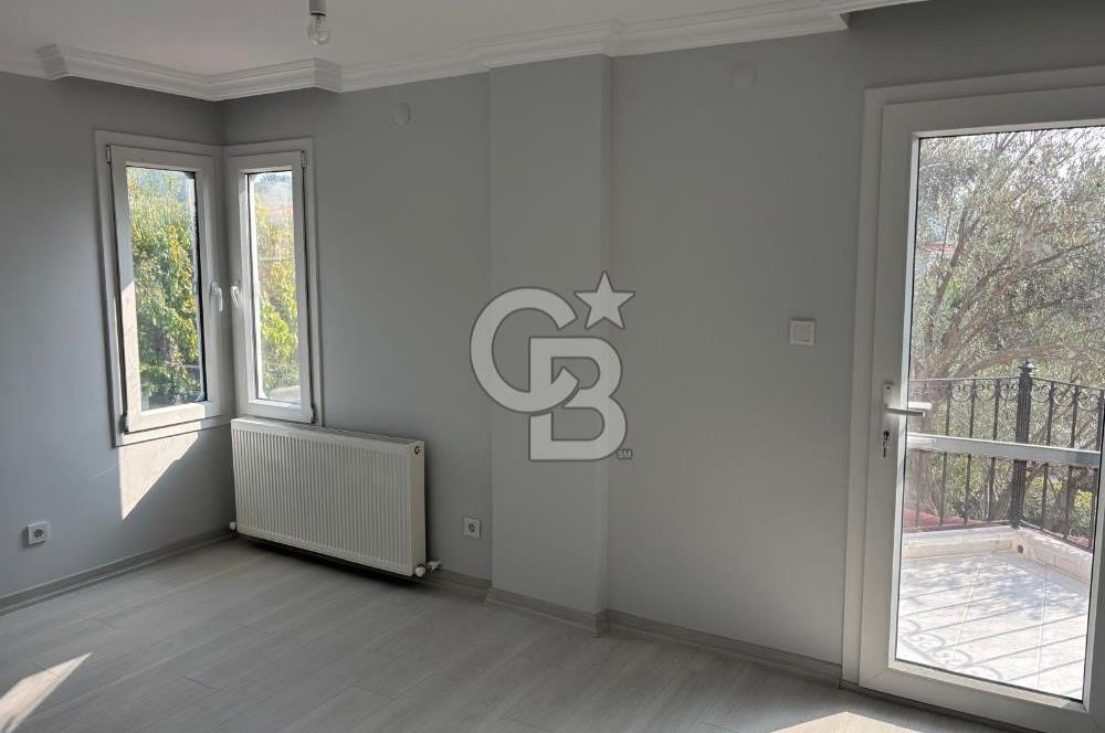 Urla Kuşçular'da Yeşiloba Sitesinde Kiralık 3+1  içi yenilenmiş beyaz eşya dahil, şömineli  müstakil villa 