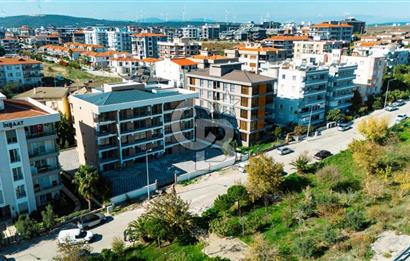 İZMİR SEFERİHİSAR CAMİKEBİR MAHALLESİ – ANA CADDE ÜZERİNDE YENİ SIFIR 2+1 DAİRE