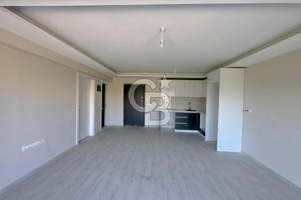 İZMİR SEFERİHİSAR CAMİKEBİR MAHALLESİ – ANA CADDE ÜZERİNDE YENİ SIFIR 2+1 DAİRE