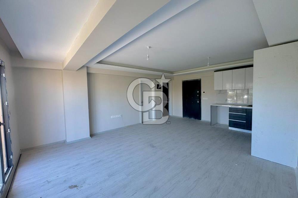 İZMİR SEFERİHİSAR CAMİKEBİR MAHALLESİ – ANA CADDE ÜZERİNDE YENİ SIFIR 2+1 DAİRE