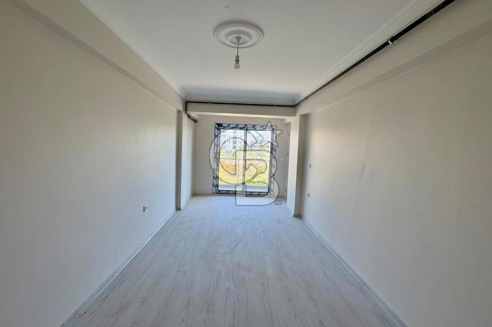 İZMİR SEFERİHİSAR CAMİKEBİR MAHALLESİ – ANA CADDE ÜZERİNDE YENİ SIFIR 2+1 DAİRE