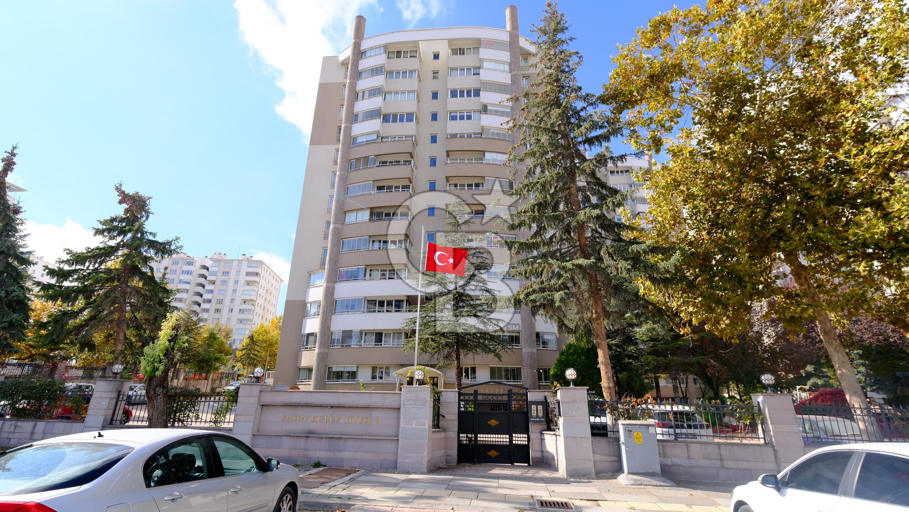 YAŞAMKENT BASIN KULÜP 1 SİTESİNDE SATILIK 4+1 DAİRE