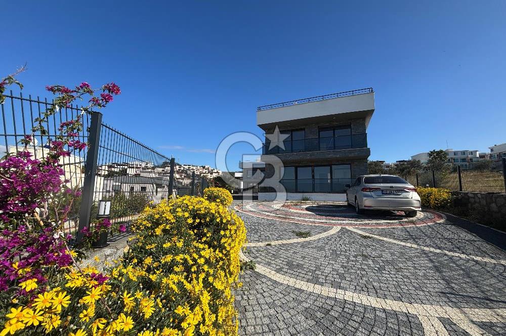 CB KİNG'DEN BUHANİYE/PELİTKÖY DENİZ MANZARALI SATILIK VİLLA