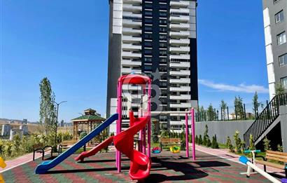 2 BLOKLU SİTEDE 7/24 GÜVENLKLİ ORTA KAT LÜX YAPILI MASRAFSIZ 4+1