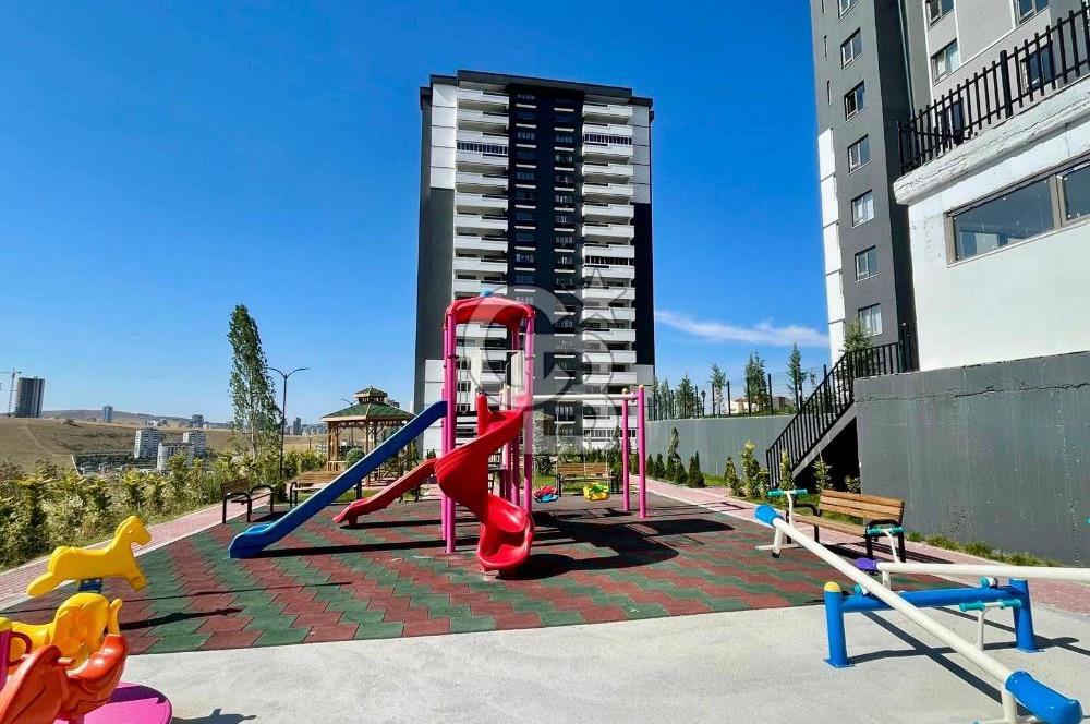 2 BLOKLU SİTEDE 7/24 GÜVENLKLİ ORTA KAT LÜX YAPILI MASRAFSIZ 4+1