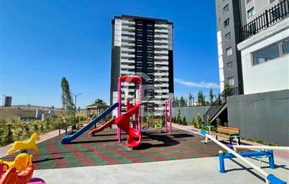 2 BLOKLU SİTEDE 7/24 GÜVENLKLİ ORTA KAT LÜX YAPILI MASRAFSIZ 4+1