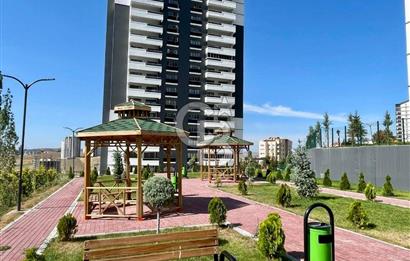 2 BLOKLU SİTEDE 7/24 GÜVENLKLİ ORTA KAT LÜX YAPILI MASRAFSIZ 4+1